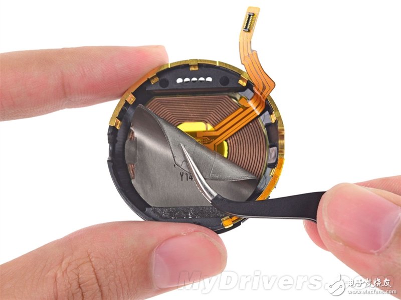 Moto 360暴力拆解：足以秒殺Apple Watch的智能手表？