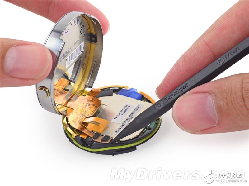 Moto 360暴力拆解：足以秒殺Apple Watch的智能手表？