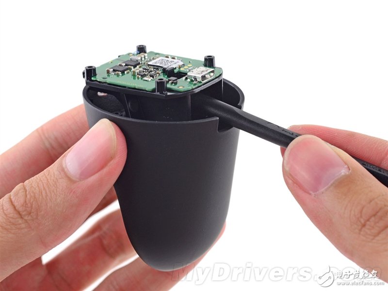 Moto 360暴力拆解：足以秒殺Apple Watch的智能手表？