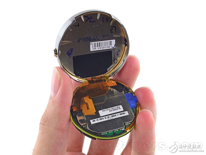 Moto 360暴力拆解：足以秒殺Apple Watch的智能手表？