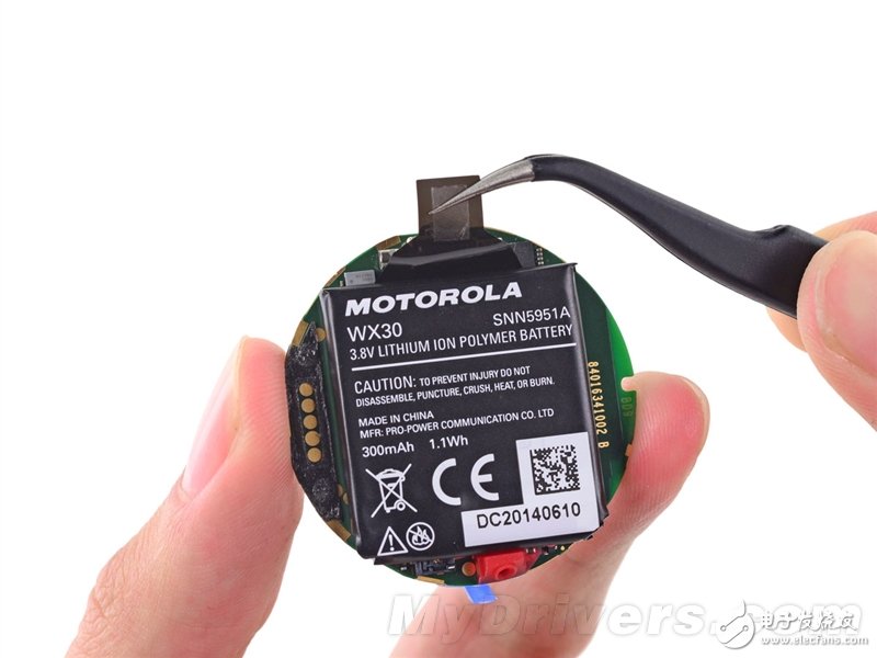 Moto 360暴力拆解：足以秒殺Apple Watch的智能手表？