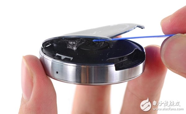 Moto 360暴力拆解：足以秒殺Apple Watch的智能手表？