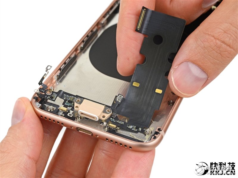 iPhone 8完全拆解：罕見2GB內(nèi)存造就奇跡！